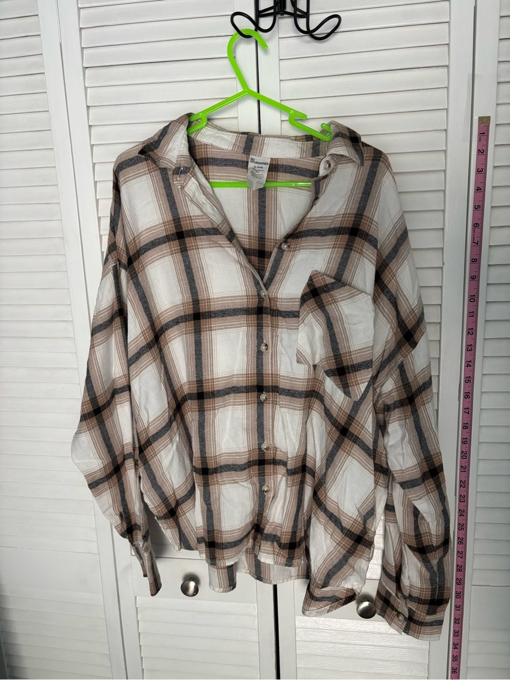 No Boundaries White, Tan & Black Plaid Button-Down Shirt